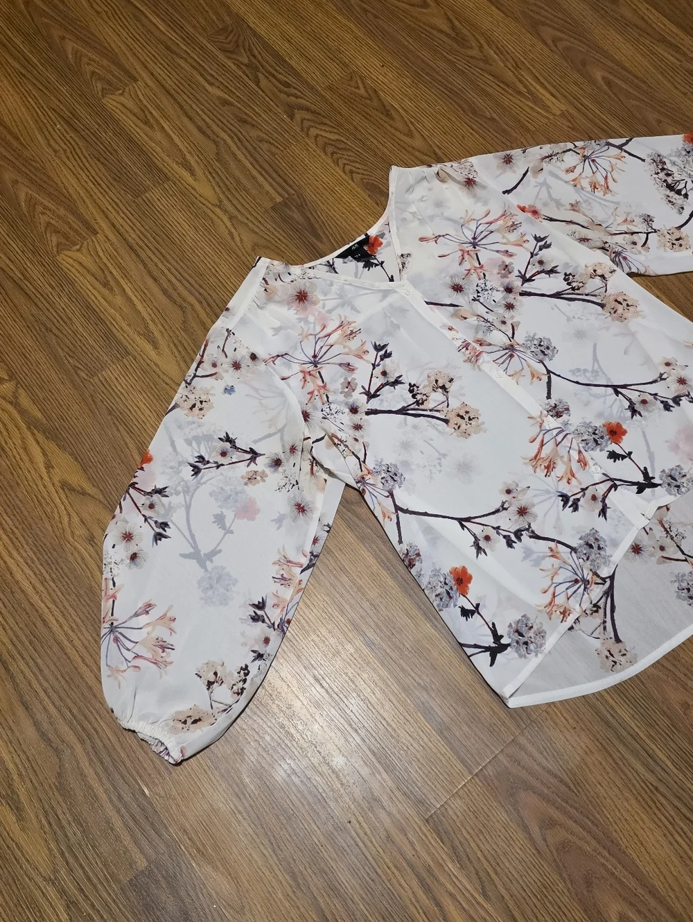 H&M Size 6 Cherry Blossom Floral Button Down Blouse Flowy Lightweight Top D79 - Picture 2 of 9